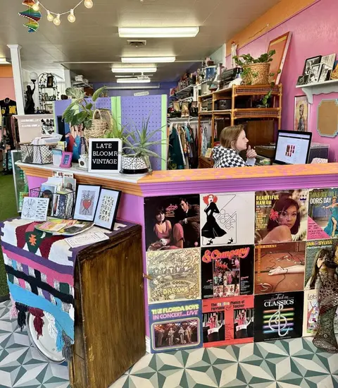 6th St. Secondhand