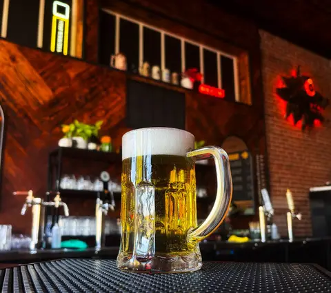 Beer Lobo Lager House